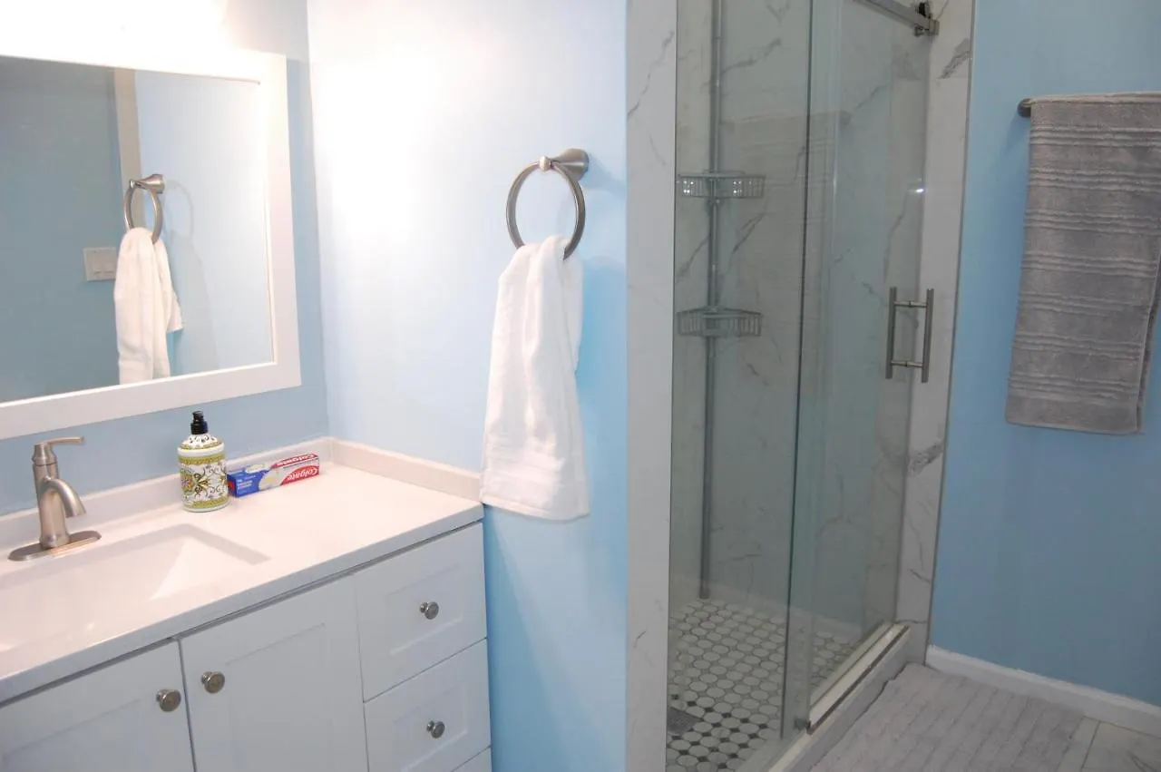 Newly Remodeled Apartment In Friendship/ Shadyside Pittsburgh