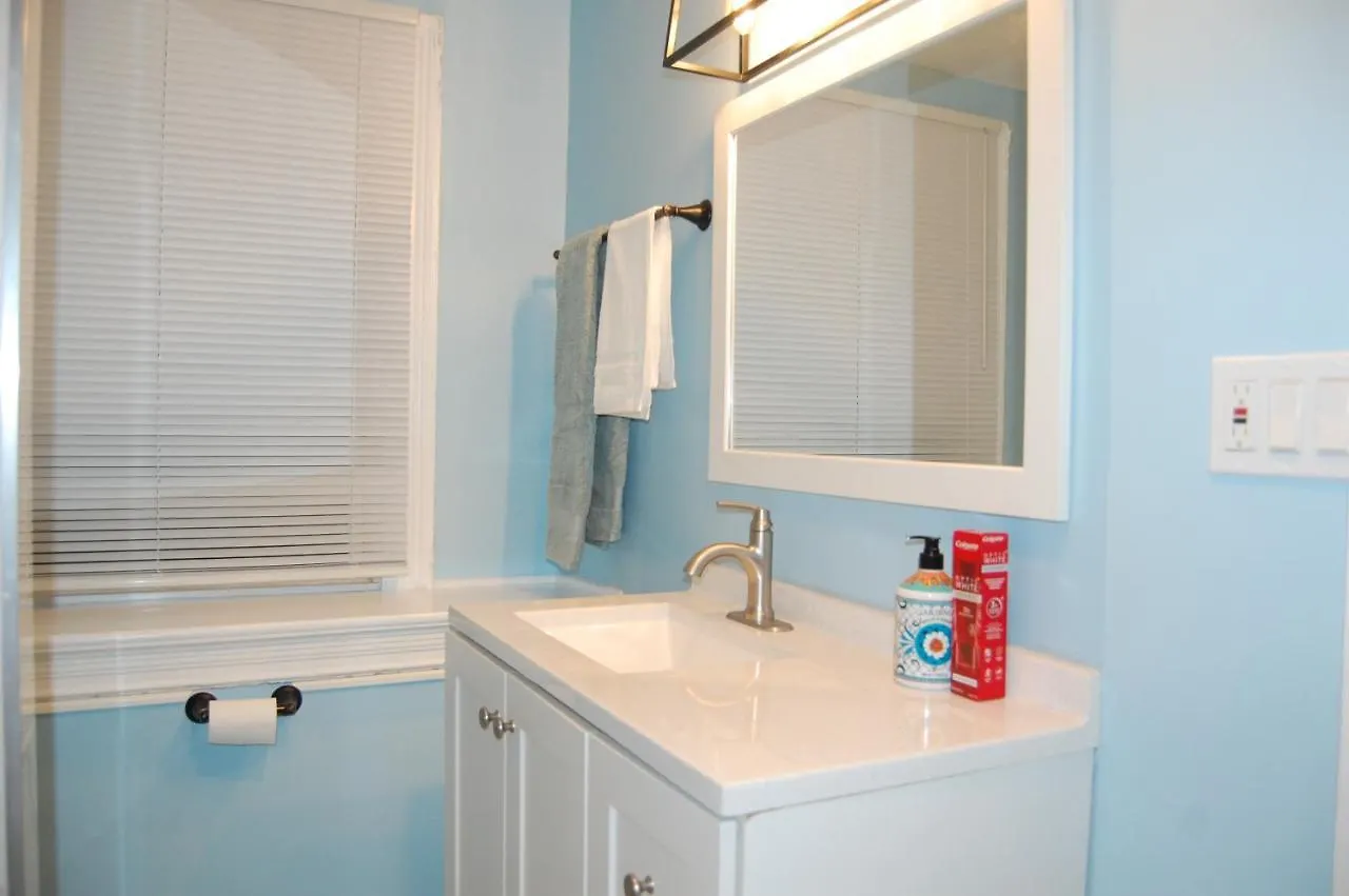 Newly Remodeled Apartment In Friendship/ Shadyside Pittsburgh